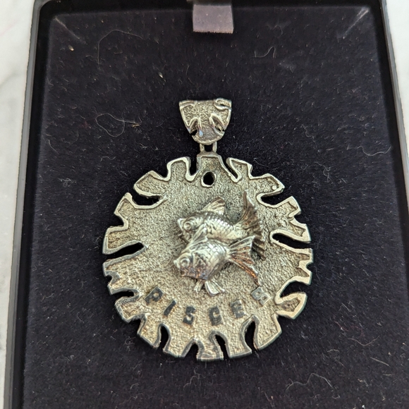 Pisces Necklace Pendant Silvertone - Picture 1 of 3